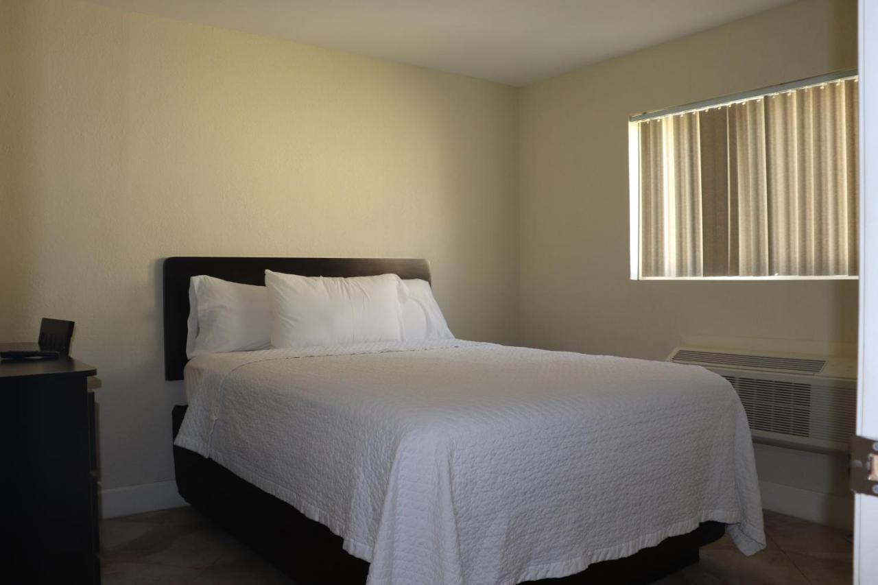 هوليوود Curtis Inn & Suites المظهر الخارجي الصورة
