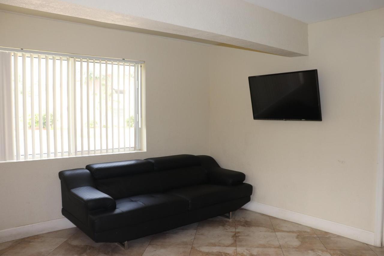هوليوود Curtis Inn & Suites المظهر الخارجي الصورة