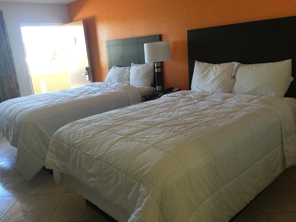 هوليوود Curtis Inn & Suites المظهر الخارجي الصورة