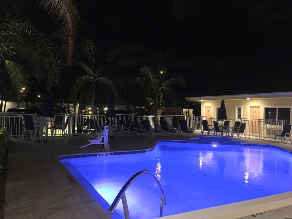 هوليوود Curtis Inn & Suites المظهر الخارجي الصورة